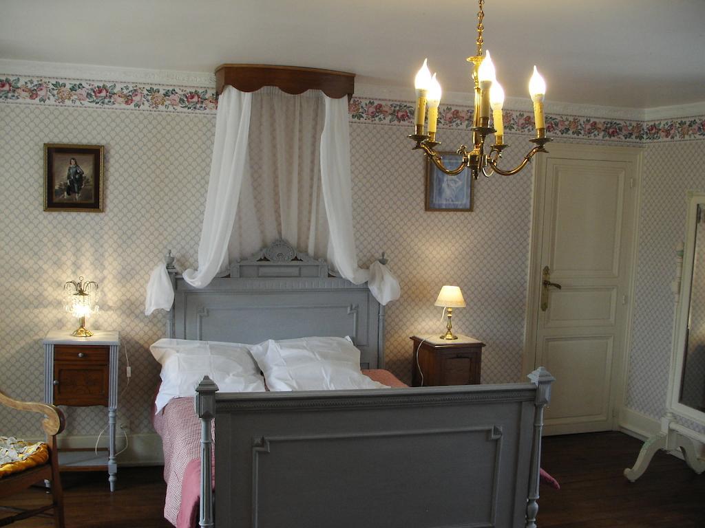 La Tourelle Des Echelles Bed and Breakfast Lésigny Habitación foto